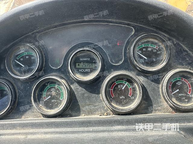 駕駛室操作臺(tái)（整機(jī)外觀及大件）