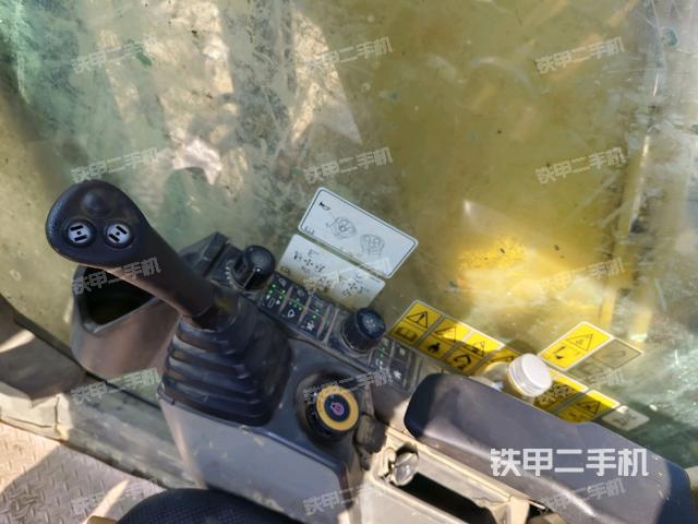 座椅右側(cè)控制臺/鑰匙門/油門/含右手柄(駕駛室部分) 座椅右側(cè)控制臺/鑰匙門/油門/含右手柄(駕駛室部分)