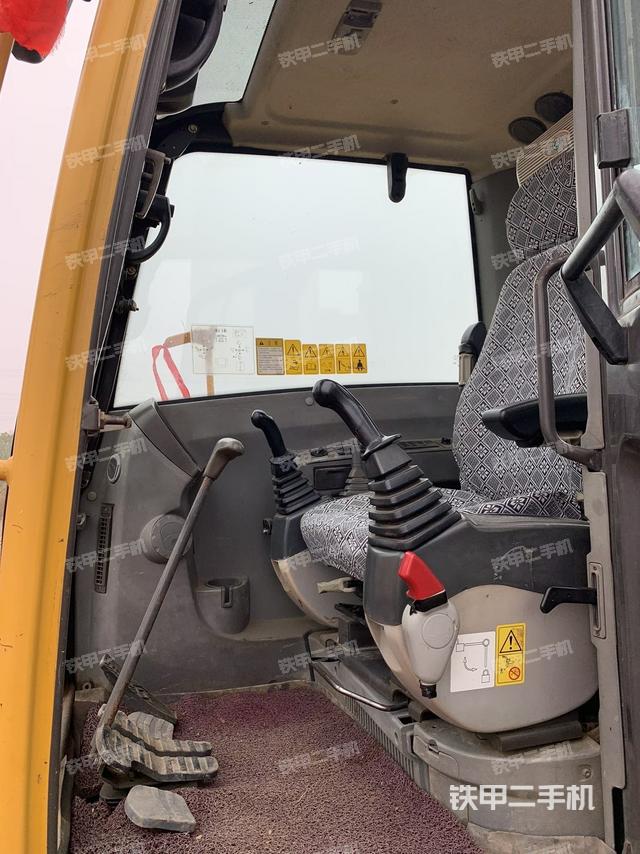 駕駛室頂部（整機外觀）