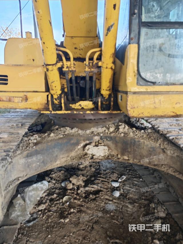 轉(zhuǎn)盤和下車架正前（工作和回轉(zhuǎn)裝置）