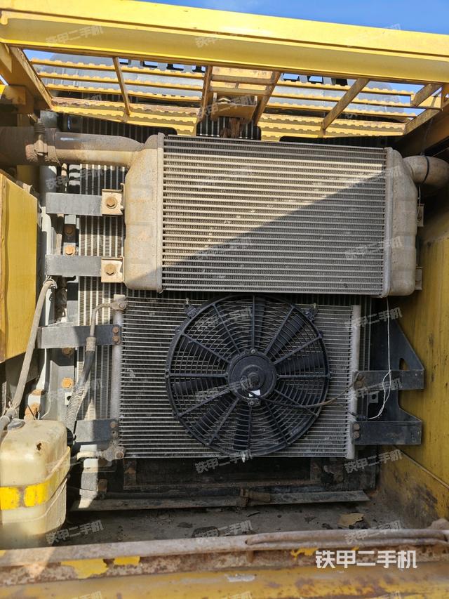 散熱器正面(大件艙室) 散熱器正面(大件艙室)