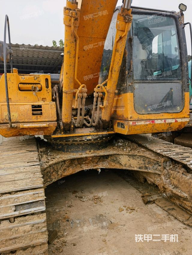 轉(zhuǎn)盤和下車架正前(工作和回轉(zhuǎn)裝置) 轉(zhuǎn)盤和下車架正前(工作和回轉(zhuǎn)裝置)