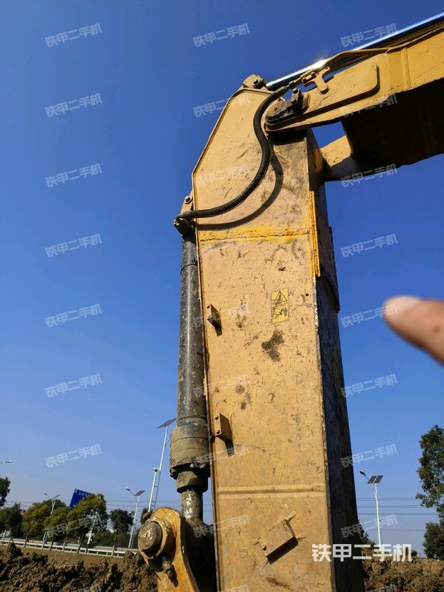 大臂根部?斜視(工作和回轉(zhuǎn)裝置) 大臂根部?斜視(工作和回轉(zhuǎn)裝置)