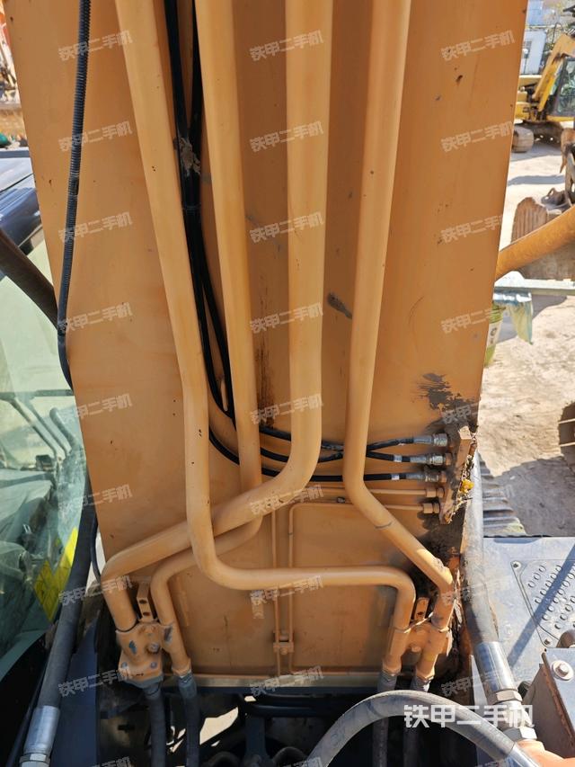 大臂背部俯視（工作和回轉(zhuǎn)裝置）