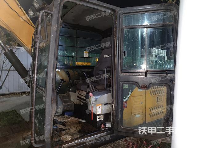 駕駛室整體（整機(jī)外觀）