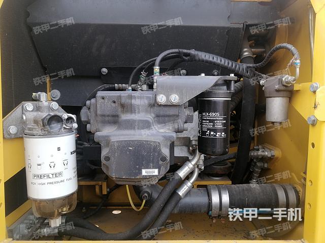 液壓泵艙室正面整體（整機外觀）