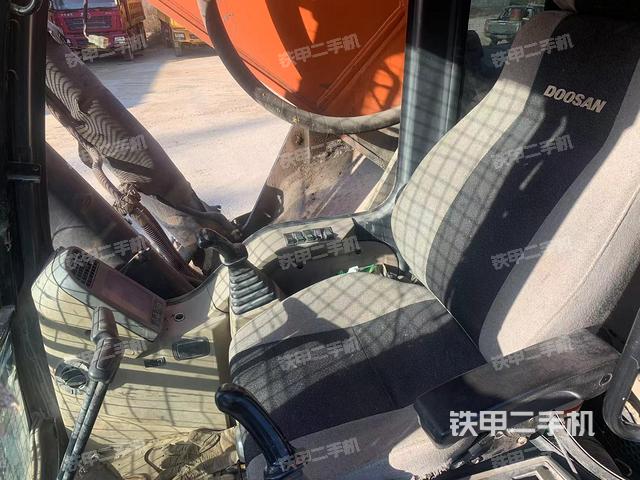 駕駛室整體（整機(jī)外觀）