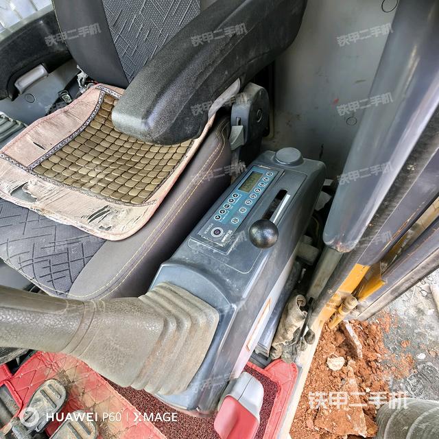 座椅左側(cè)控制臺/音響/含左手柄（駕駛室部分）