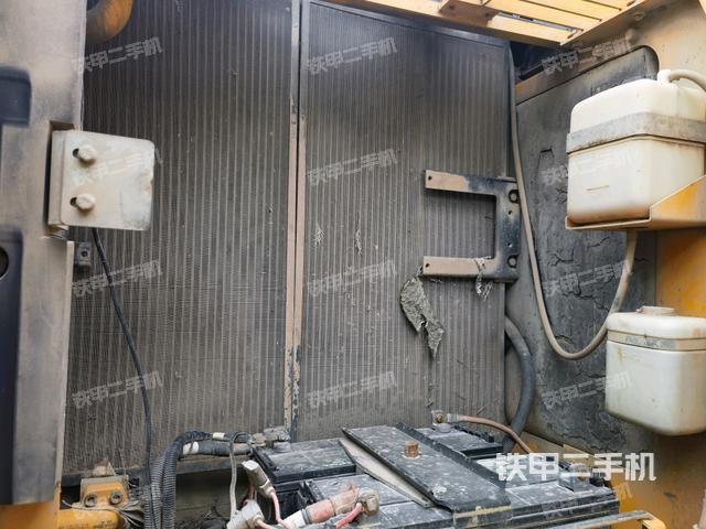 散熱器正面(大件艙室) 散熱器正面(大件艙室)