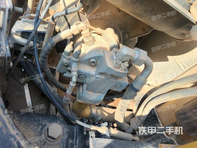 液壓泵艙室正面整體(整機(jī)外觀) 液壓泵艙室正面整體(整機(jī)外觀)