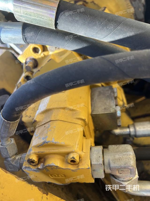 液壓泵艙室正面整體（整機(jī)外觀）