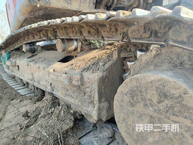 單側(cè)履帶整體(整機(jī)外觀) 單側(cè)履帶整體(整機(jī)外觀)