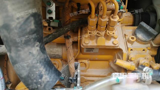 回轉(zhuǎn)馬達(dá)和主控閥（整機(jī)外觀）