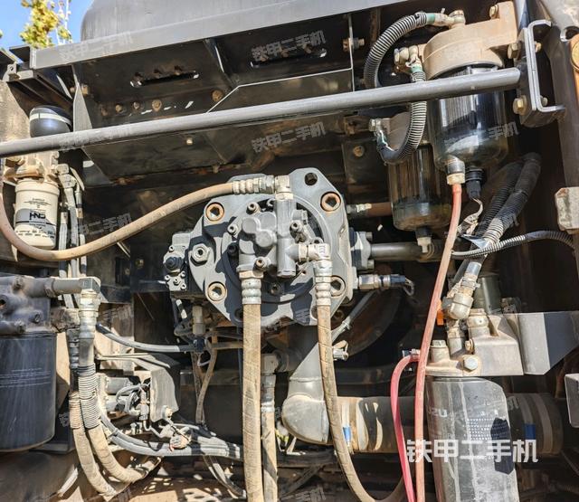 液壓泵斜45?左（大件艙室）