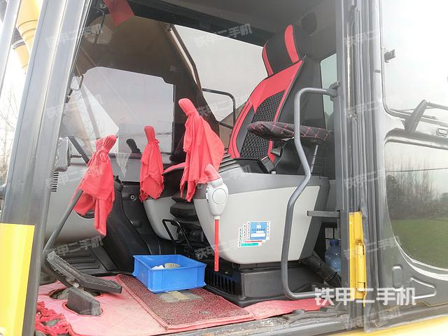 駕駛室整體（整機外觀）