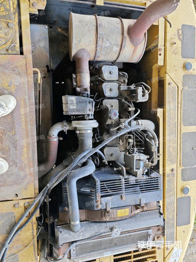 發(fā)動(dòng)機(jī)室（上車部件）