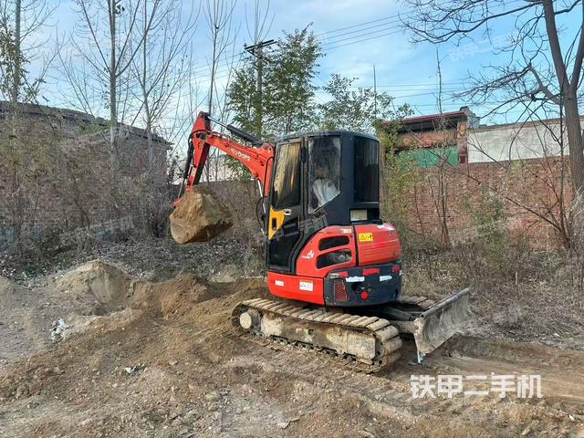 駕駛室整體（整機外觀）