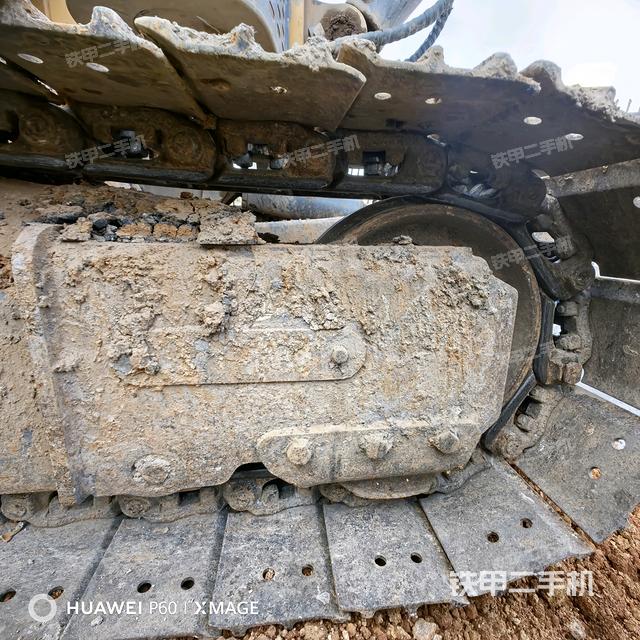 左驅(qū)動輪（行走機(jī)構(gòu)）