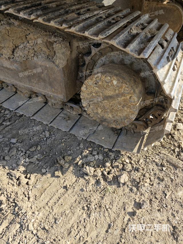 左驅(qū)動輪（行走機(jī)構(gòu)）