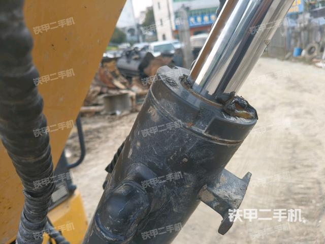 大臂根部?斜（工作和回轉(zhuǎn)裝置）