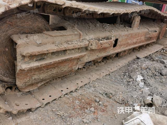 左側(cè)履帶整體?(行走機(jī)構(gòu)) 左側(cè)履帶整體?(行走機(jī)構(gòu))