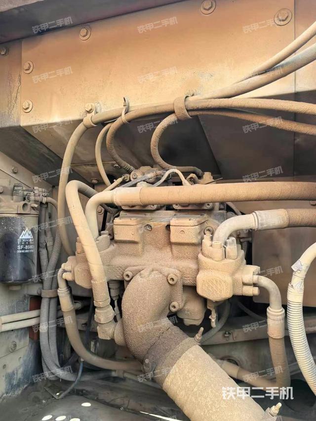 液壓泵艙室正面整體（整機(jī)外觀）