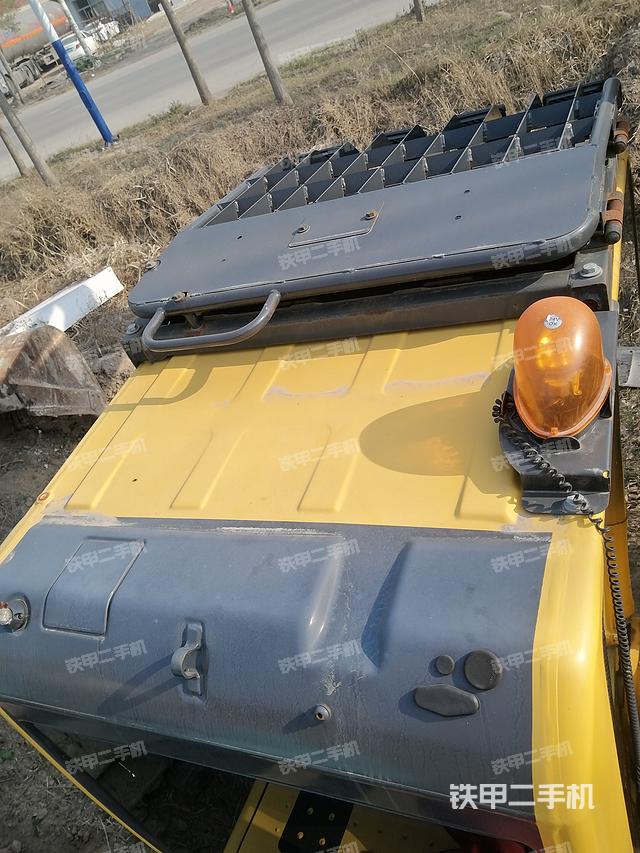 駕駛室頂部（整機外觀）