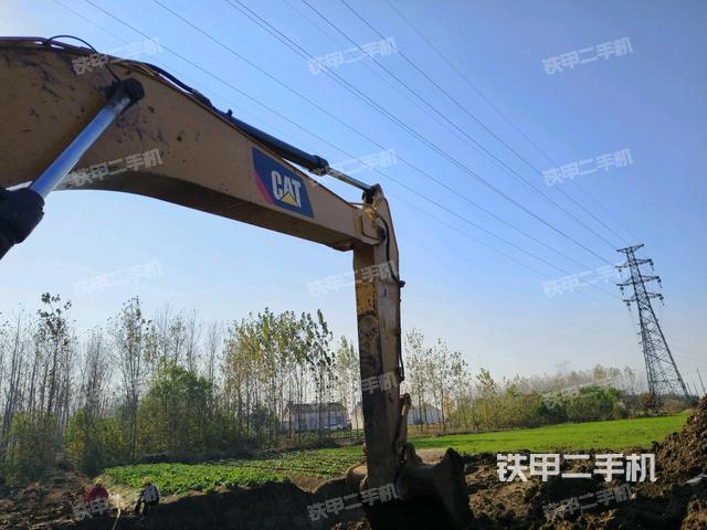 小臂整體左后(工作和回轉(zhuǎn)裝置) 小臂整體左后(工作和回轉(zhuǎn)裝置)