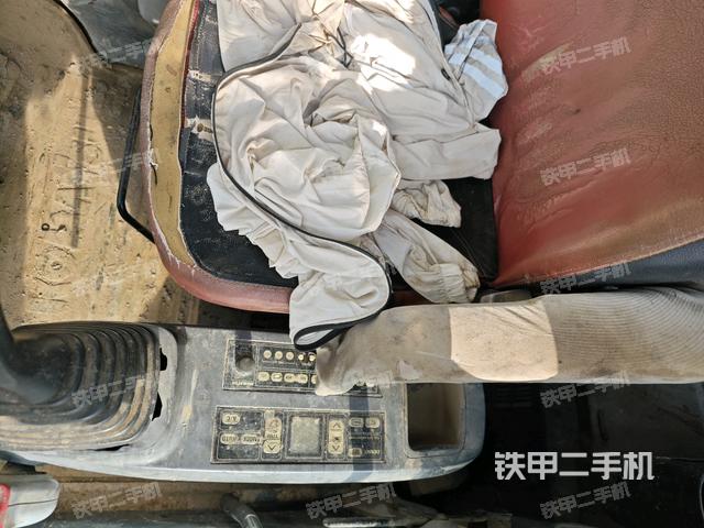座椅左側(cè)控制臺/音響/含左手柄(駕駛室部分) 座椅左側(cè)控制臺/音響/含左手柄(駕駛室部分)
