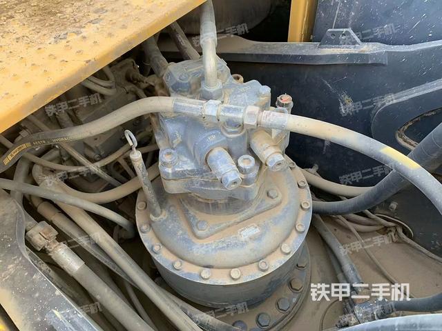 回轉(zhuǎn)馬達(dá)和主控閥(整機(jī)外觀) 回轉(zhuǎn)馬達(dá)和主控閥(整機(jī)外觀)