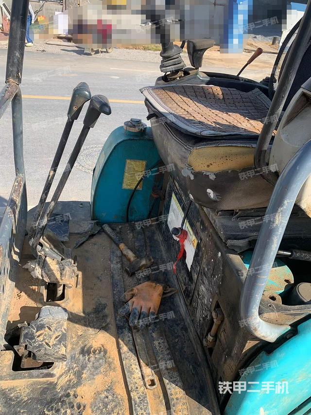 駕駛室整體（整機外觀）