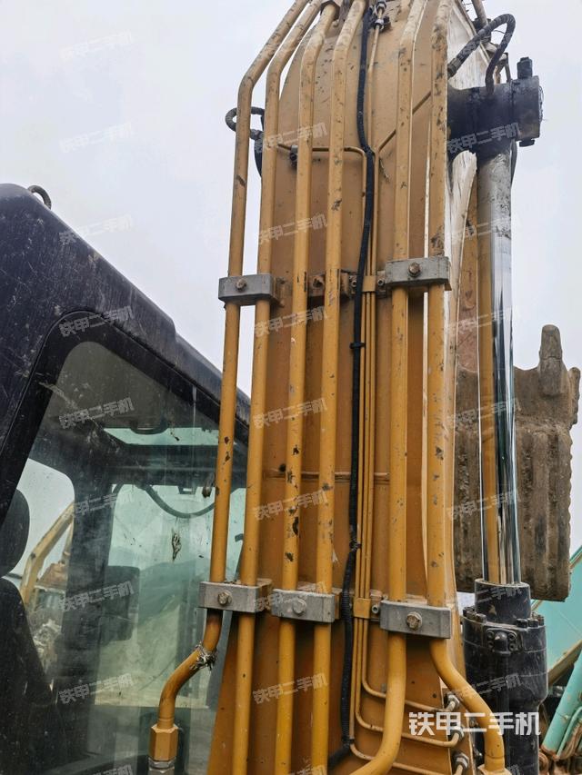 大臂背部俯視(工作和回轉(zhuǎn)裝置) 大臂背部俯視(工作和回轉(zhuǎn)裝置)