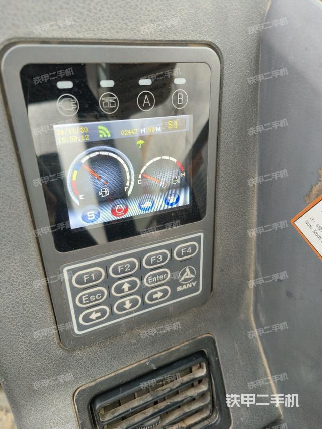 駕駛室整體(整機外觀) 駕駛室整體(整機外觀)
