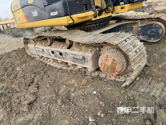 單側(cè)履帶整體（整機(jī)外觀）