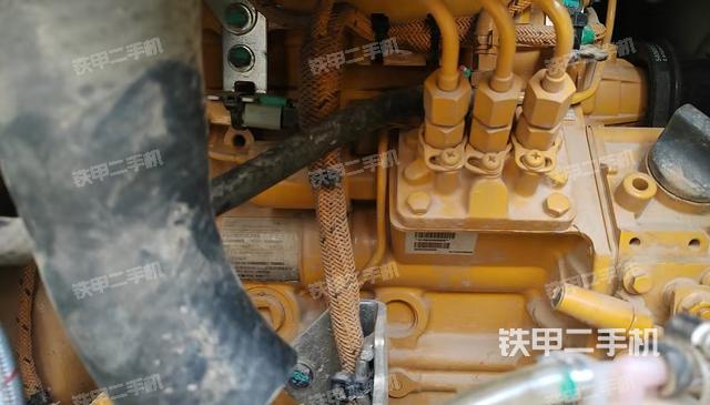 液壓泵艙室正面整體（整機(jī)外觀）