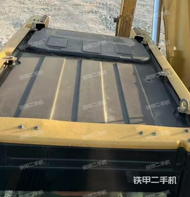 駕駛室頂部(整機外觀) 駕駛室頂部(整機外觀)
