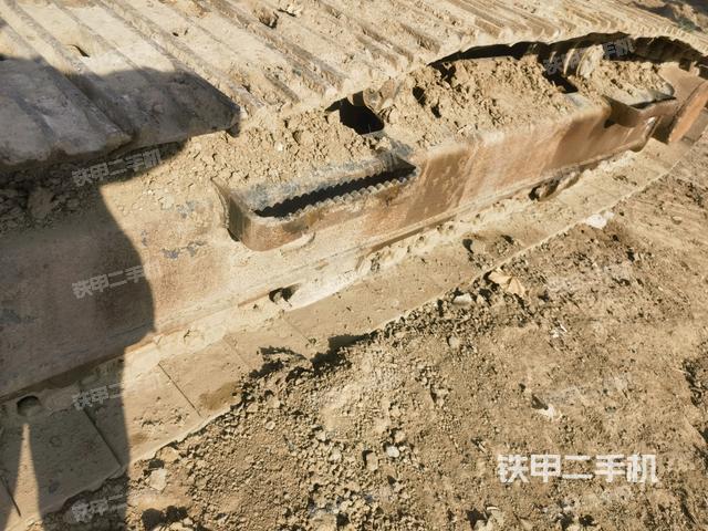 單側(cè)履帶整體(整機外觀) 單側(cè)履帶整體(整機外觀)