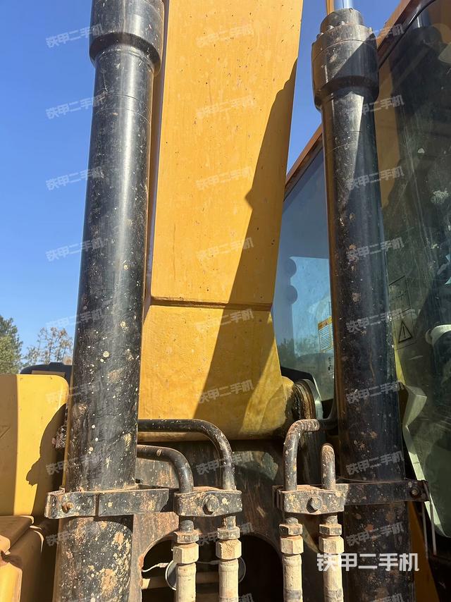 大臂油缸整體?豎拍（工作和回轉(zhuǎn)裝置）