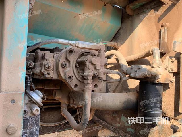 液壓泵艙室正面整體(整機(jī)外觀) 液壓泵艙室正面整體(整機(jī)外觀)