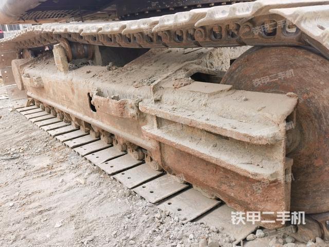 右側(cè)履帶整體(行走機(jī)構(gòu)) 右側(cè)履帶整體(行走機(jī)構(gòu))