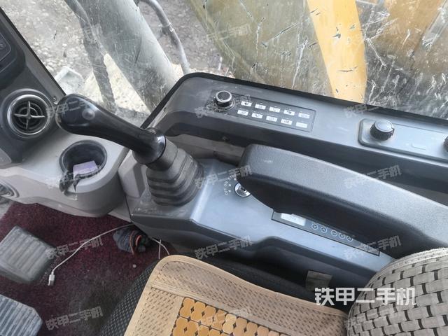 座椅右側(cè)控制臺/鑰匙門/油門/含右手柄（駕駛室部分）