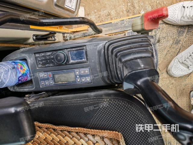 座椅左側(cè)控制臺/音響/含左手柄(駕駛室部分) 座椅左側(cè)控制臺/音響/含左手柄(駕駛室部分)