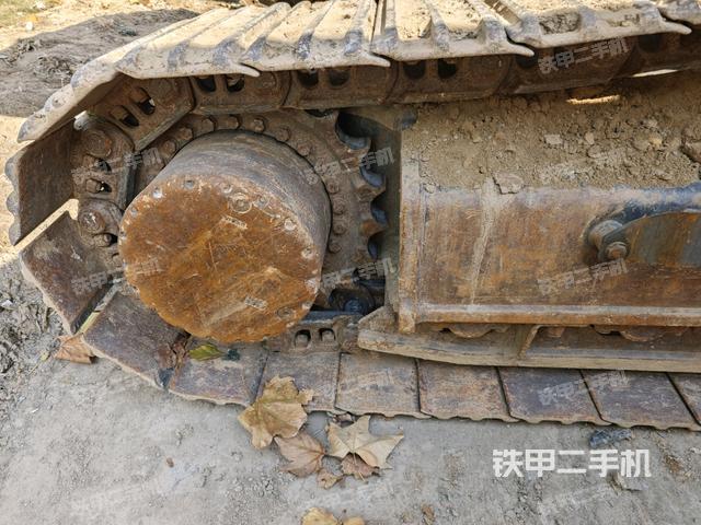 左驅(qū)動輪（行走機構(gòu)）