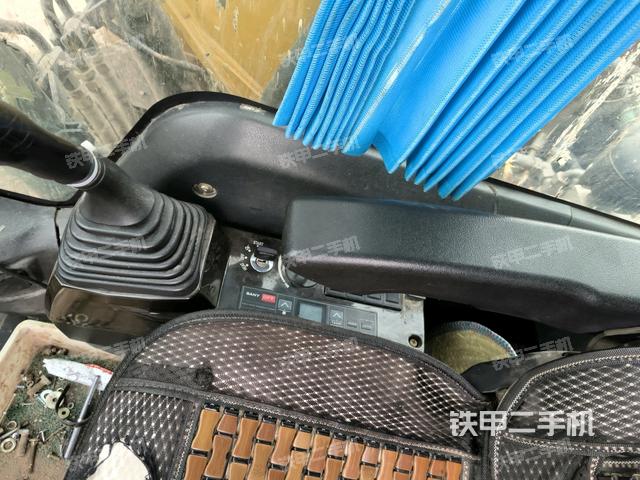 座椅右側(cè)控制臺/鑰匙門/油門/含右手柄（駕駛室部分）