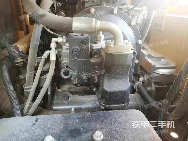 液壓泵艙室正面整體（整機(jī)外觀）