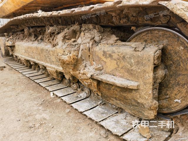 右側(cè)履帶整體(行走機構) 右側(cè)履帶整體(行走機構)