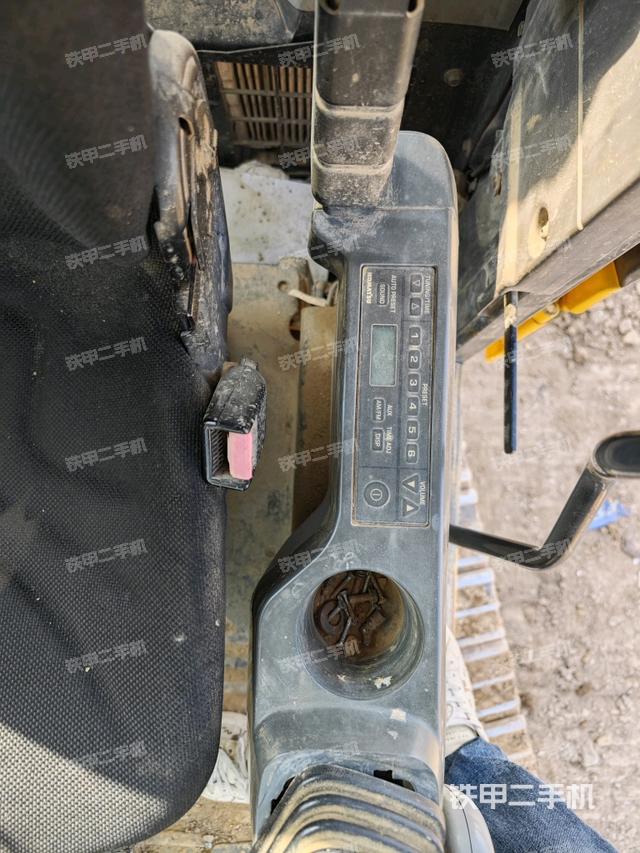 座椅左側(cè)控制臺/音響/含左手柄（駕駛室部分）