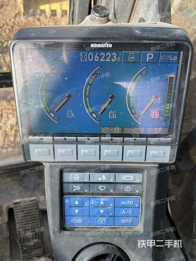 駕駛室整體(整機(jī)外觀) 駕駛室整體(整機(jī)外觀)