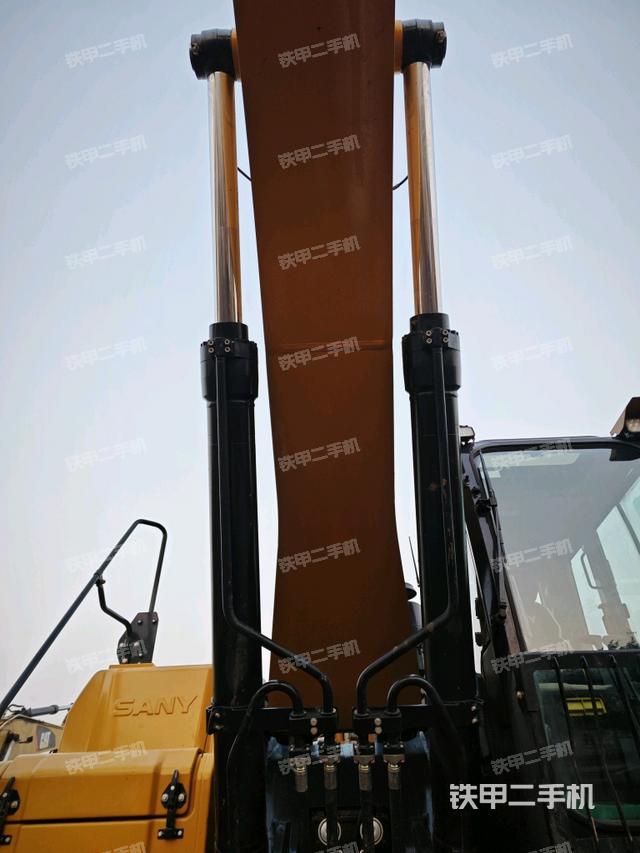 大臂油缸整體?豎拍（工作和回轉(zhuǎn)裝置）