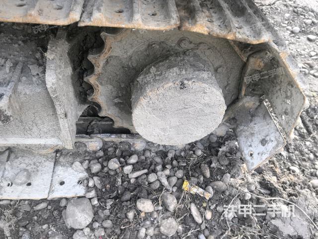 左驅(qū)動輪（行走機構(gòu)）